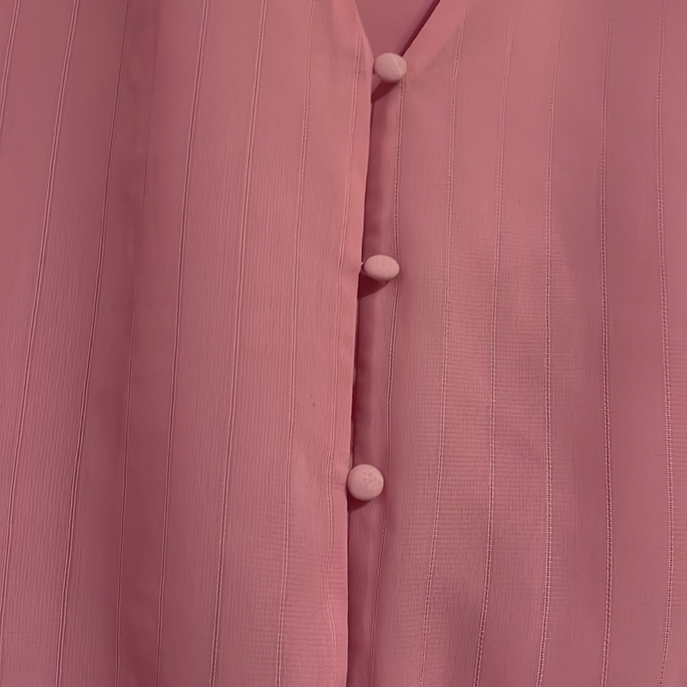 Pink lacy tie front button down blouse with puff sleeve - Picture 2 of 4